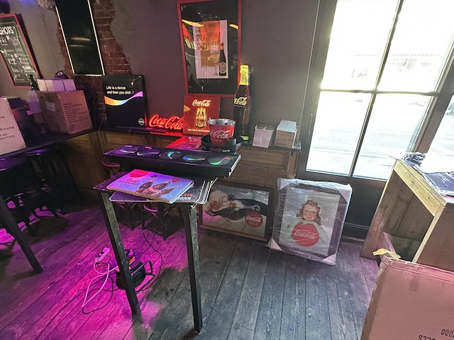 1 groot lot promomateriaal coca-cola - afbeelding 1 van  12