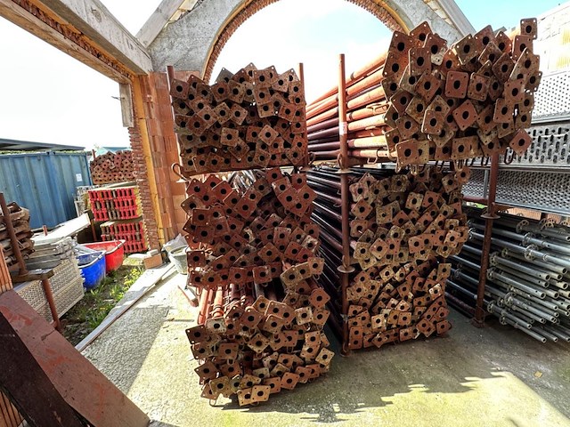 1 groot lot stelschoren + hout - afbeelding 1 van  6