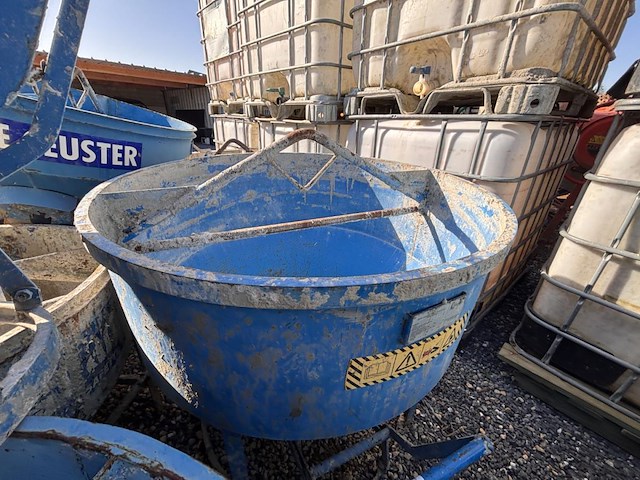 1 grote betonkubel boscaro - afbeelding 1 van  2