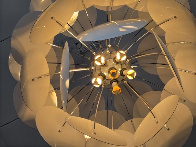 1 grote bloemvormige lamp discoco by christophe mathieu for marset - afbeelding 4 van  6