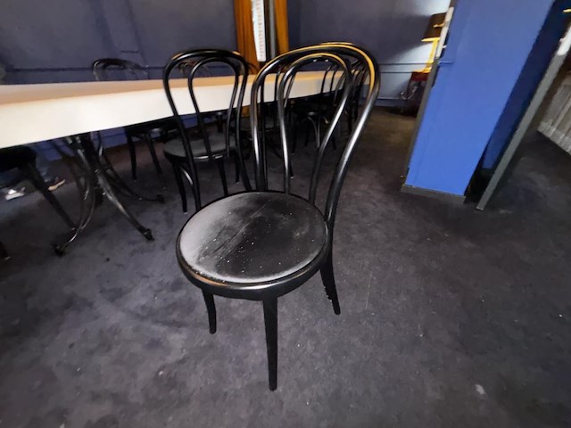 1 grote tafel vv 16 stoelen - afbeelding 5 van  6
