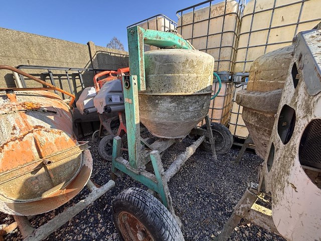 1 grote verrijdbare betonmolen nn - afbeelding 1 van  2