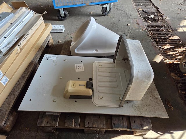 1 handenwasser en urinoir - afbeelding 2 van  4