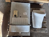 1 handenwasser en urinoir - afbeelding 3 van  4