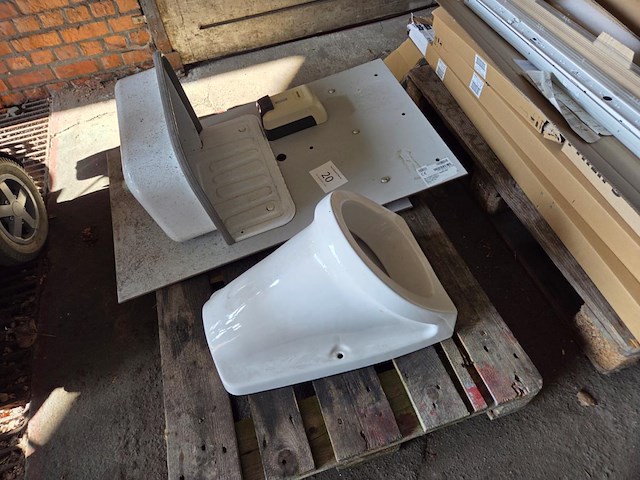 1 handenwasser en urinoir - afbeelding 4 van  4