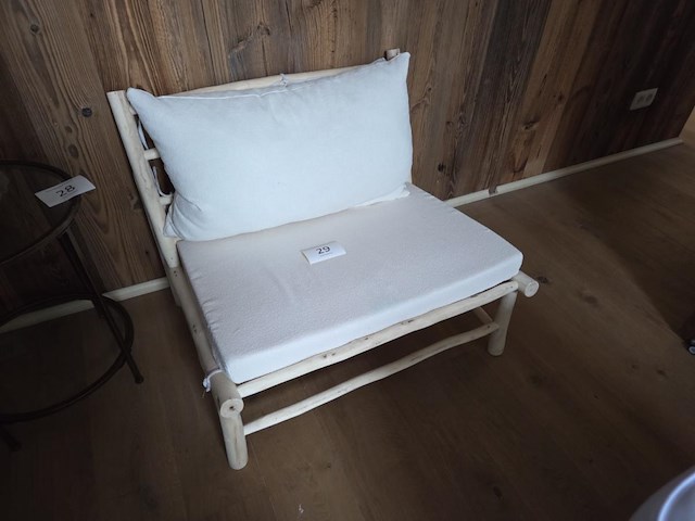 1 houten bijzetstoel - afbeelding 1 van  3