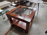 1 houten bijzettafel met glazen blad - afbeelding 1 van  5