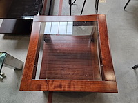 1 houten bijzettafel met glazen blad - afbeelding 3 van  5