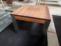 1 houten bijzettafel met rvs poten - afbeelding 1 van  4