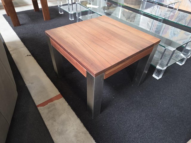 1 houten bijzettafel met rvs poten - afbeelding 2 van  4
