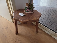 1 houten bijzettafeltje - afbeelding 1 van  2