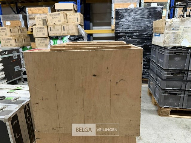 1 houten kist met 4 spots hqi 150watt met haak - afbeelding 2 van  5