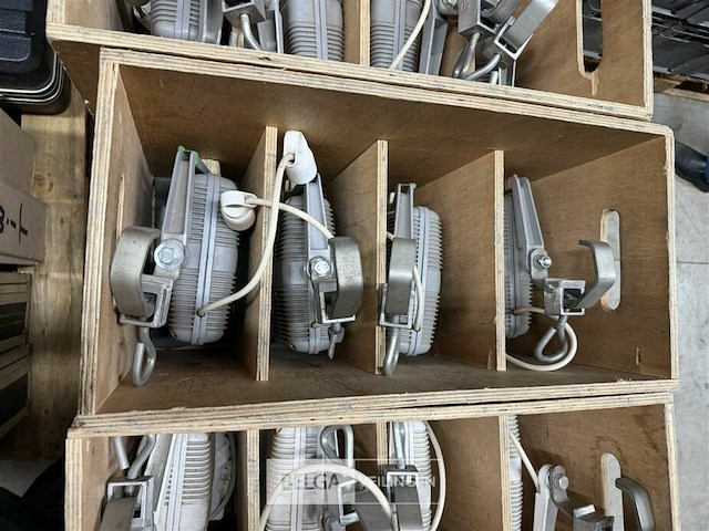 1 houten kist met 4 spots hqi 150watt met haak - afbeelding 4 van  5