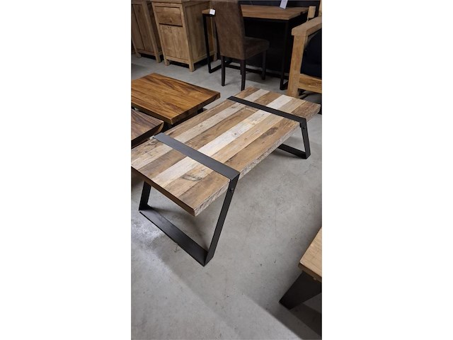 1 houten salontafel met ijzer poten - afbeelding 2 van  3
