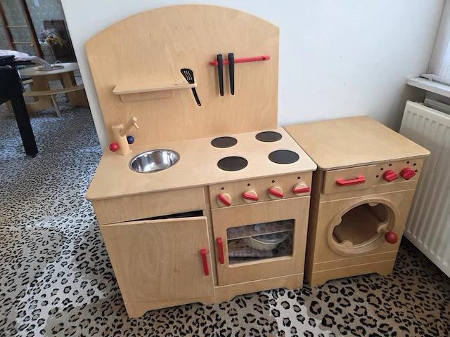 1 houten speelgoedkeukentje en wasmachine - afbeelding 1 van  2
