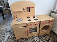 1 houten speelgoedkeukentje en wasmachine