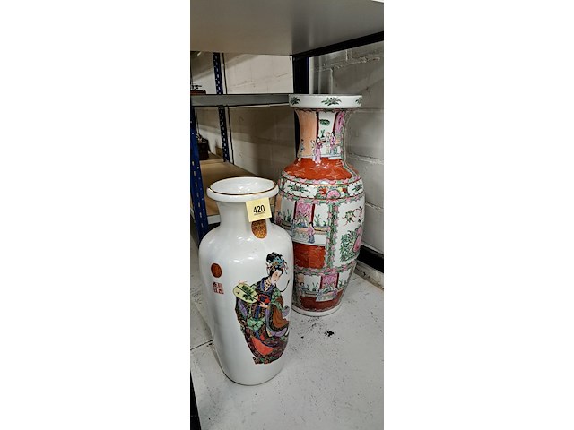 1 japanse en 1 chinese vaas - afbeelding 1 van  2
