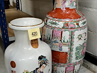 1 japanse en 1 chinese vaas - afbeelding 1 van  2