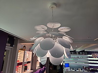 1 kleine bloemvormige lamp discoco by christophe mathieu for marset - afbeelding 3 van  6