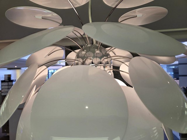 1 kleine bloemvormige lamp discoco by christophe mathieu for marset - afbeelding 6 van  6
