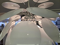 1 kleine bloemvormige lamp discoco by christophe mathieu for marset - afbeelding 6 van  6
