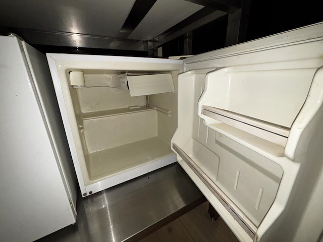 1 kleine koelkast frigor - afbeelding 3 van  4