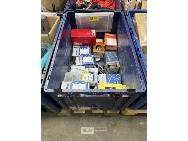 1 kleine partij schroeven en pluggen - afbeelding 1 van  8