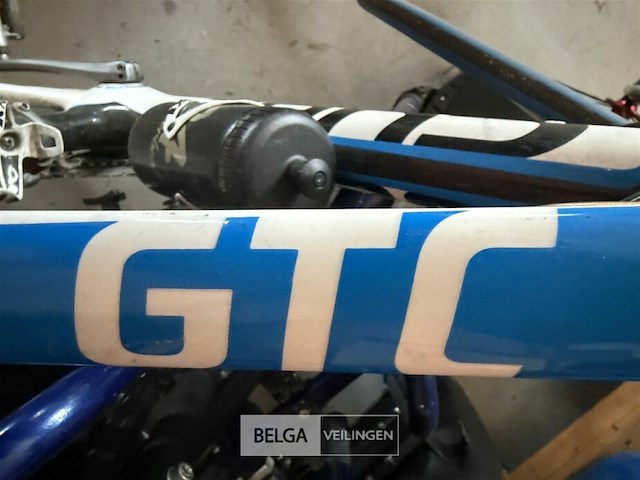 1 koersfiets cube - afbeelding 2 van  3