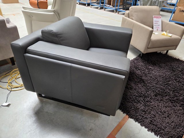 1 lederen fauteuil dorint - afbeelding 2 van  6