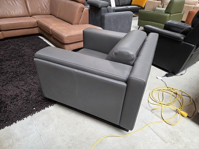 1 lederen fauteuil dorint - afbeelding 4 van  6