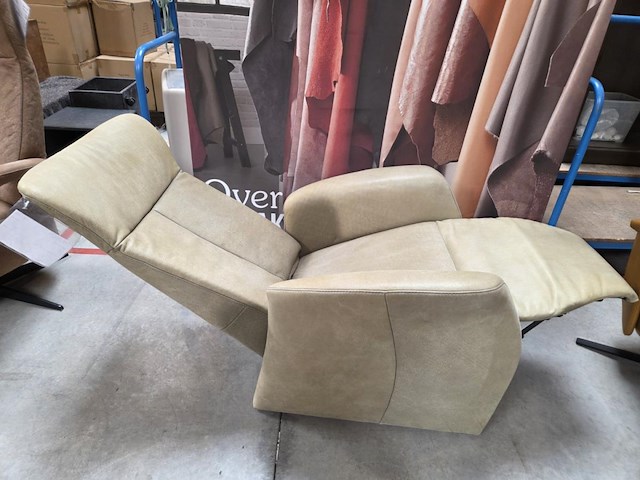 1 lederen manuele relaxfauteuil thijmen - afbeelding 4 van  5