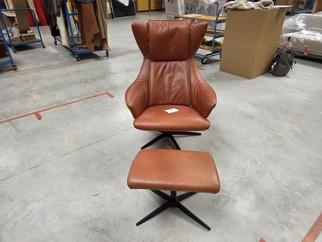 1 lederen relaxfauteuil met voetenbank en gasveer guernsey gealux - afbeelding 1 van  8