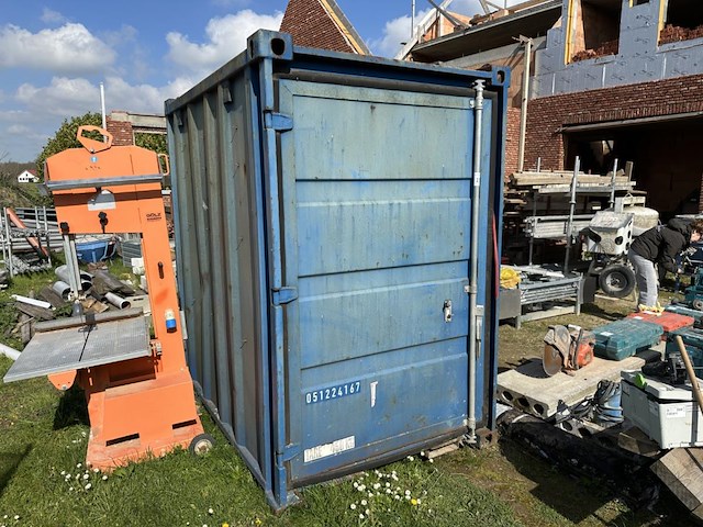 1 lege container - afbeelding 1 van  5