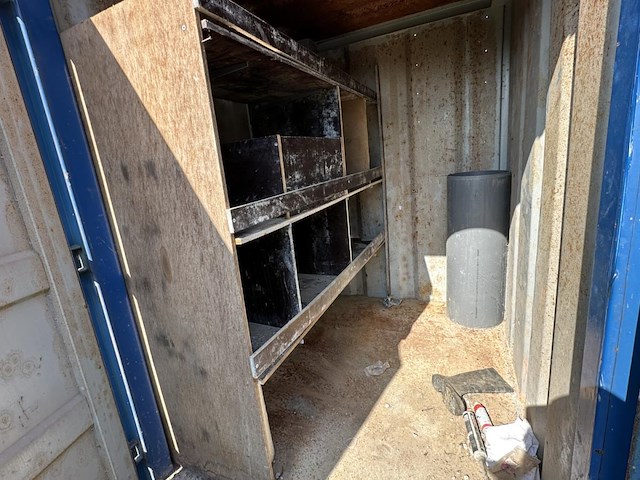 1 lege container - afbeelding 5 van  5