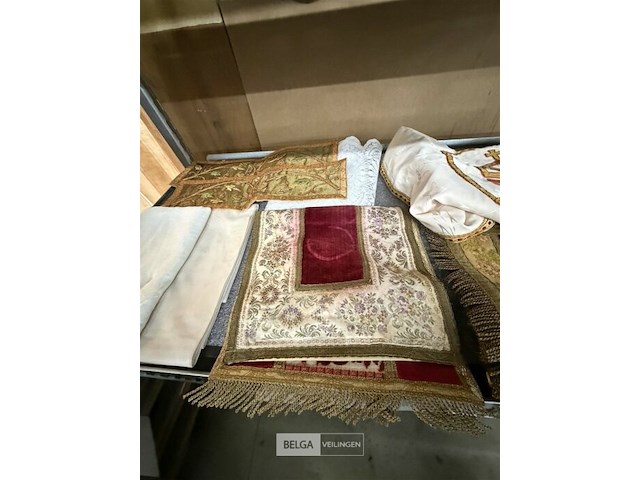 1 legger diverse kerkdoeken - afbeelding 2 van  4