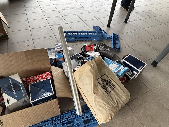 1 lot auto onderdelen - afbeelding 2 van  5