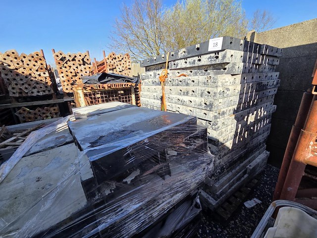 1 lot bekistingsmaterialen - afbeelding 2 van  4
