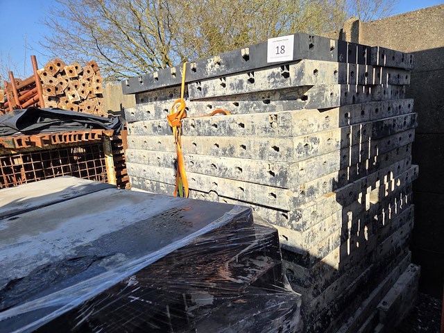 1 lot bekistingsmaterialen - afbeelding 3 van  4