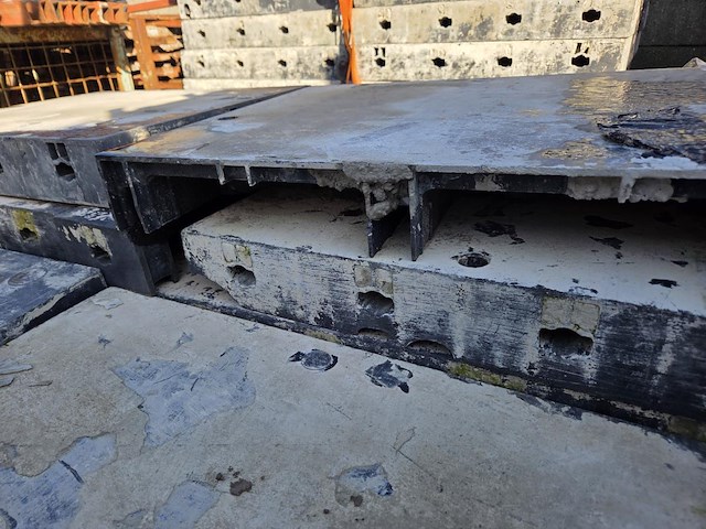 1 lot bekistingsmaterialen - afbeelding 4 van  4