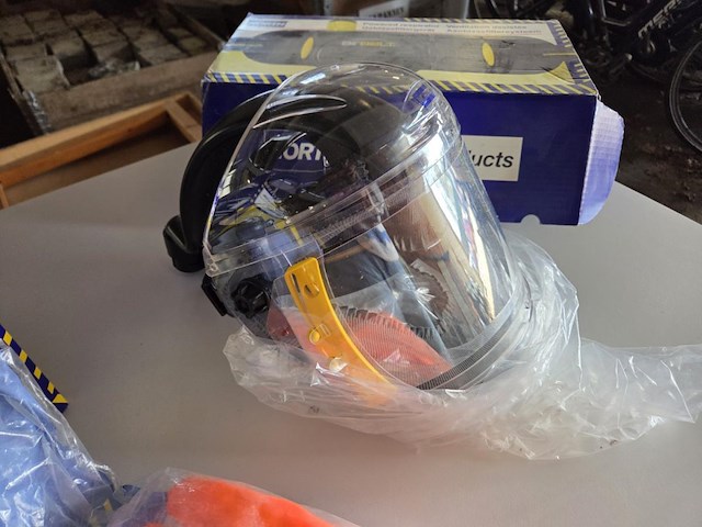 1 lot beschermingsmateriaal voor verwijderen van proscessierupsen - afbeelding 7 van  11