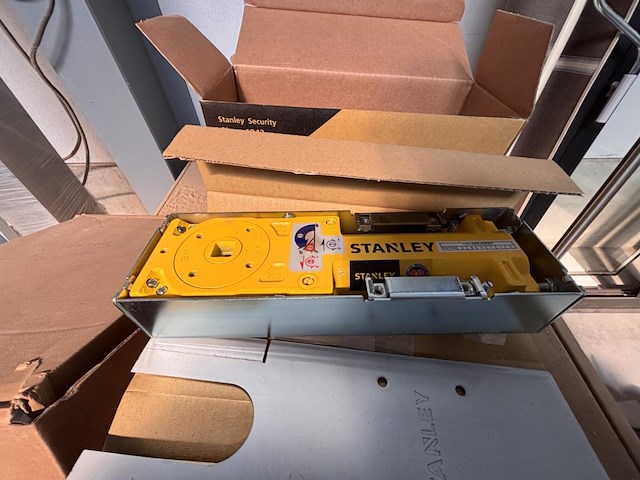 1 lot deurpompen stanley - afbeelding 2 van  4