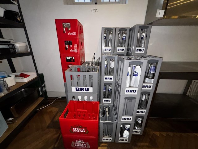 1 lot div bakken drank en leeggoed - afbeelding 1 van  4