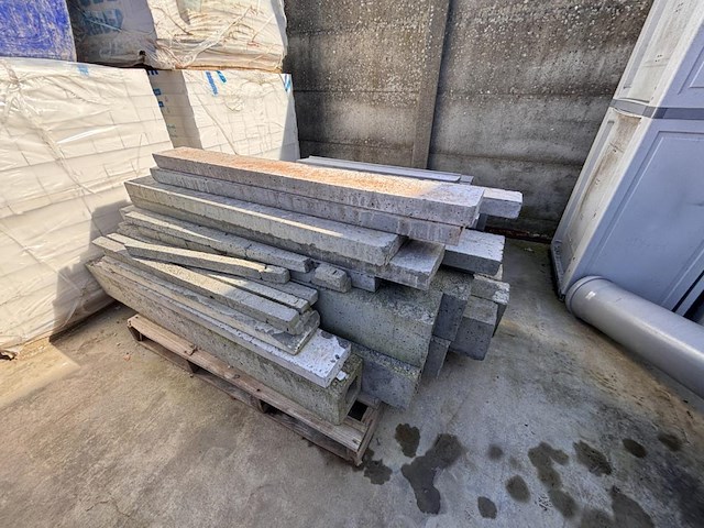1 lot div blauwsteen dorpels, betonbalken en terrastegels - afbeelding 2 van  4