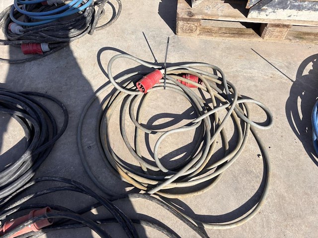 1 lot div elektrische kabels, universele afstandsbedieningen… - afbeelding 3 van  10