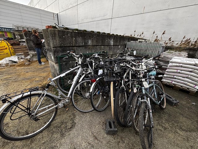 1 lot div fietsen - afbeelding 1 van  6