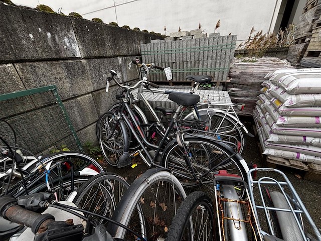 1 lot div fietsen - afbeelding 4 van  6