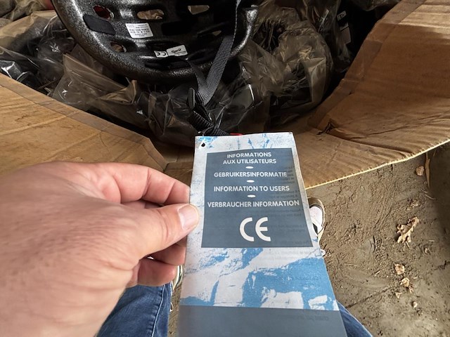 1 lot div fietshelmen - afbeelding 4 van  5