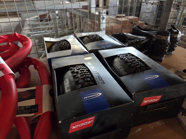 1 lot div fietsmaterialen en onderdelen - afbeelding 2 van  81