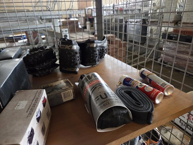 1 lot div fietsmaterialen en onderdelen - afbeelding 4 van  81