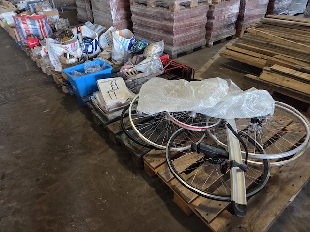 1 lot div fietsmaterialen en onderdelen - afbeelding 1 van  81